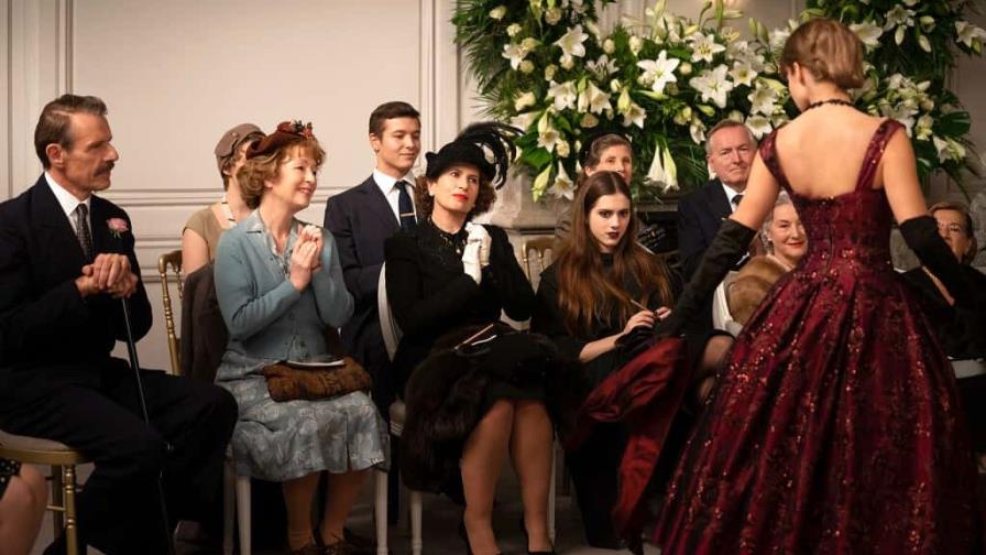 “Mrs. Harris Goes to Paris” cumple sueños de un vestido Dior