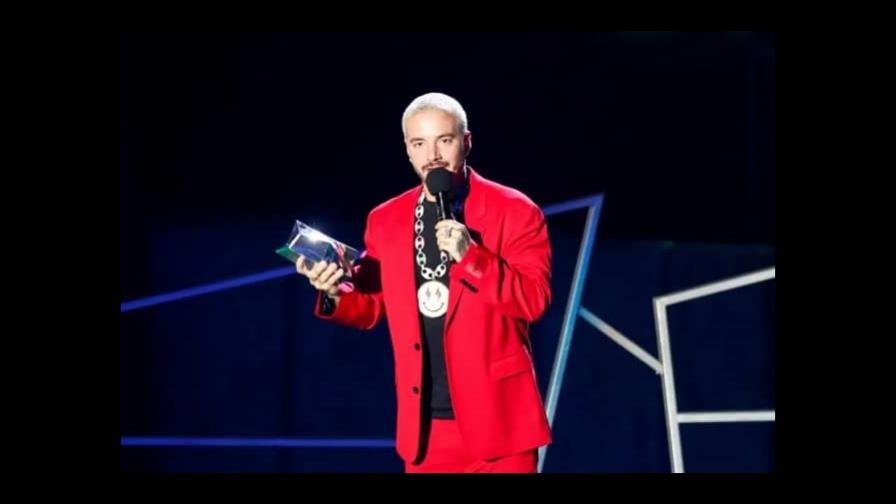 J Balvin actuará y recibirá un galardón en los Premios Juventud 2022