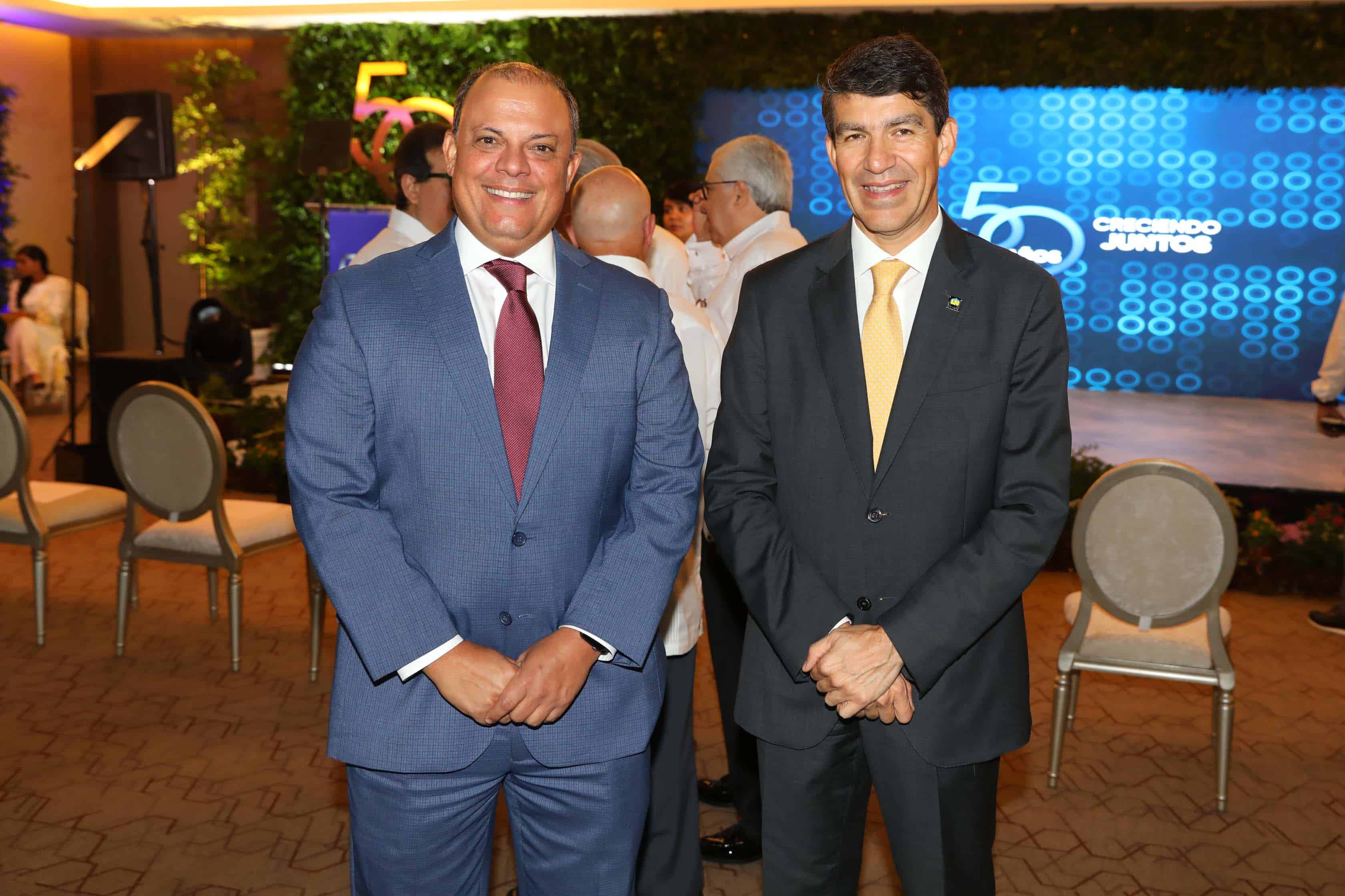 Pedro Oller y César Páez.