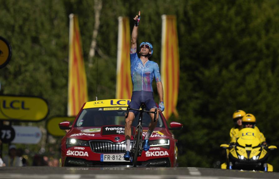 Emotivo triunfo de Houle y Vingegaard firme en la cima en Tour