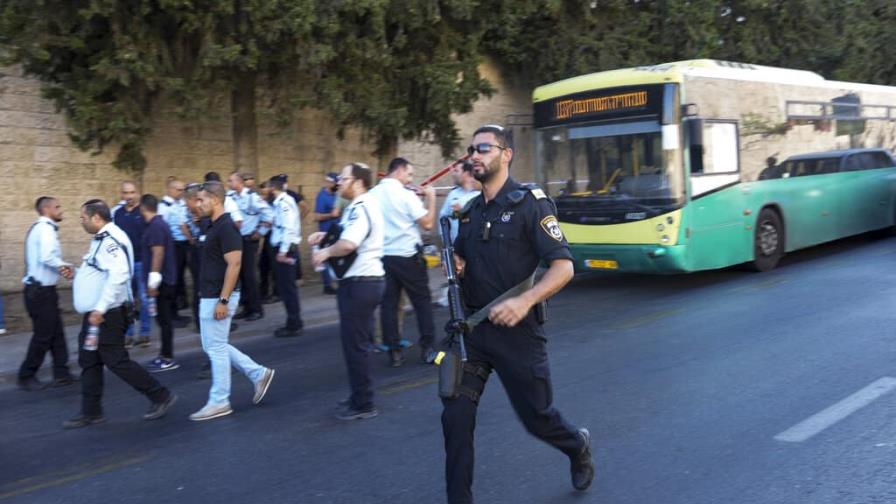 Balean a palestino en Jerusalén tras ataque a puñaladas