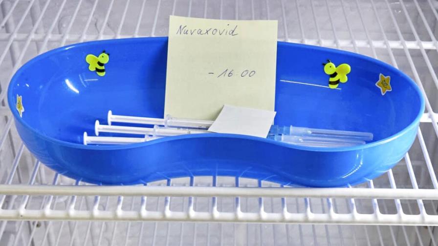 CDC avalan vacuna de Novavax contra COVID