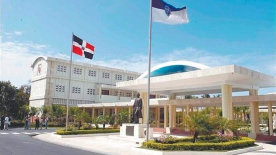 Estudiantes de la UASD piden al nuevo rector se impartan tres cuatrimestres por año