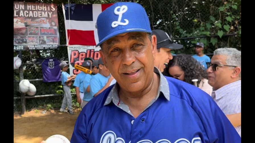 Adriano Espaillat gestiona juego entre Licey y Águilas en el Yankee Stadium