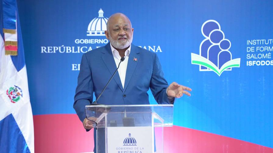 Ministro de Educación fomenta la lectura de manera masiva Ministro de Educación fomenta la lectura de manera masiva