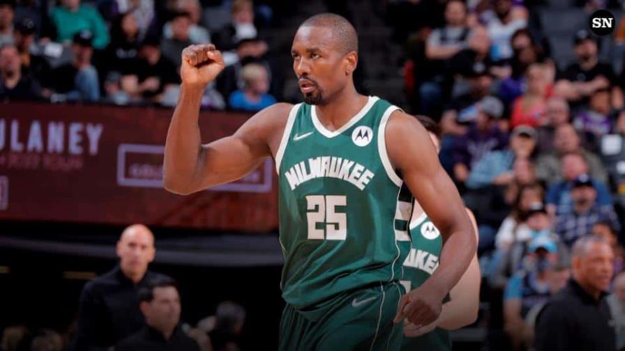 Serge Ibaka seguirá con los Milwakee Bucks