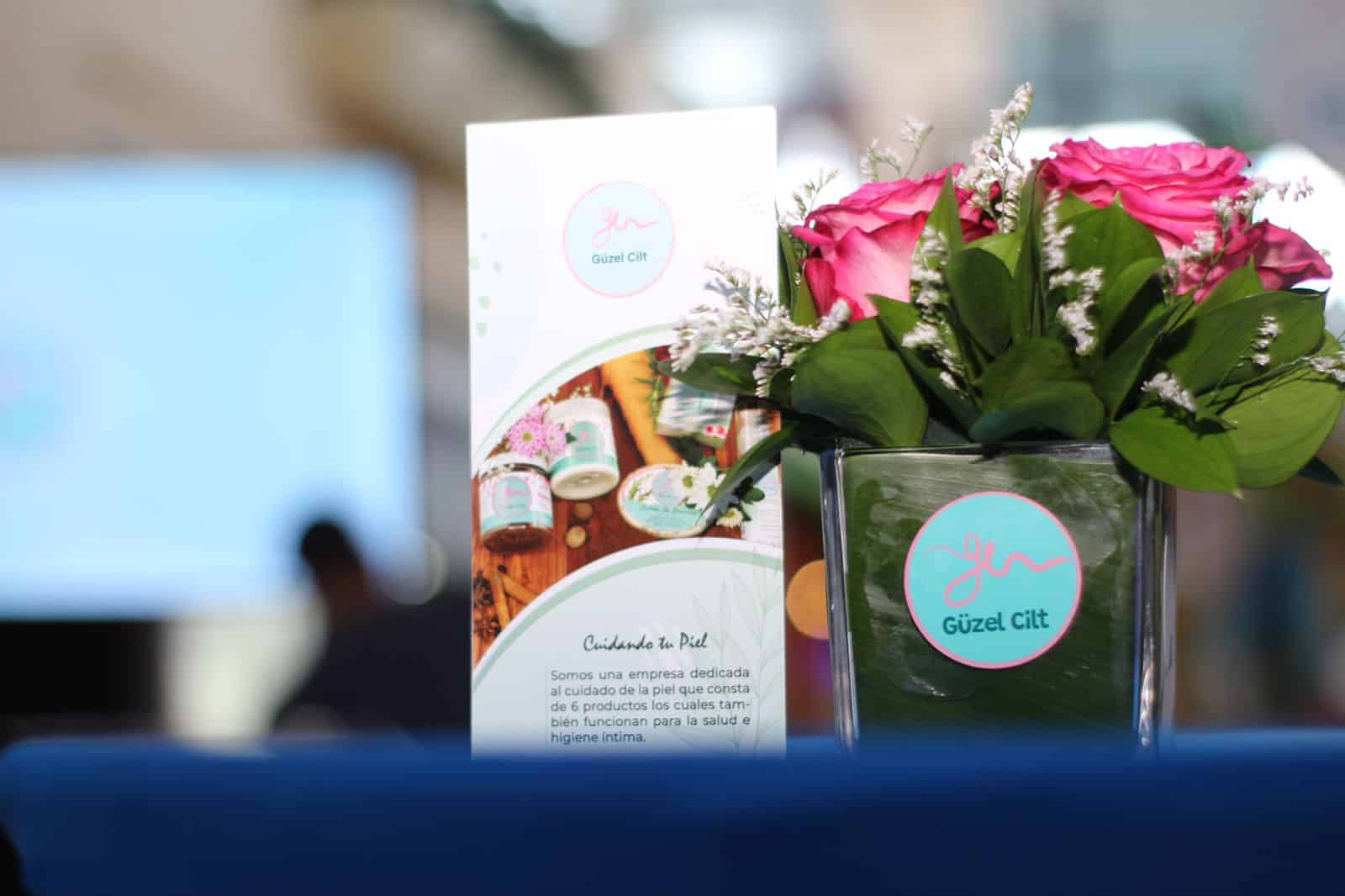 Set de flores para el evento.