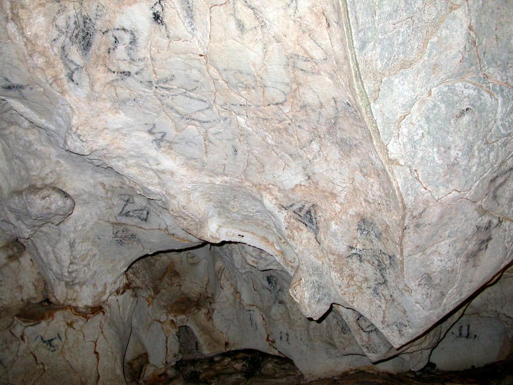 Algunas inscripciones resultan más complejas de descifrar.<br>