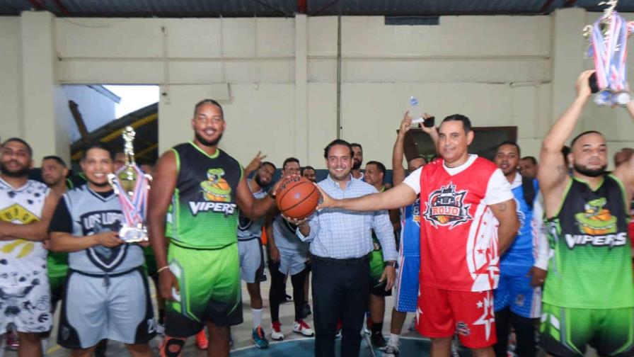 Blue Family gana en torneo de baloncesto Golds GyM-2022 Blue Family gana en torneo de baloncesto Golds GyM-2022