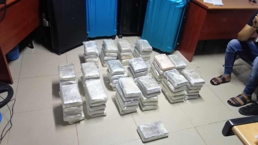 Apresan tres hombres con 81 paquetes droga y dos pistolas en La Altagracia