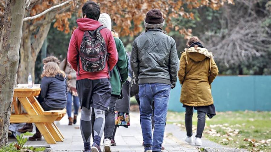 Más de un millón de chilenos sigue endeudado por estudiar en la universidad