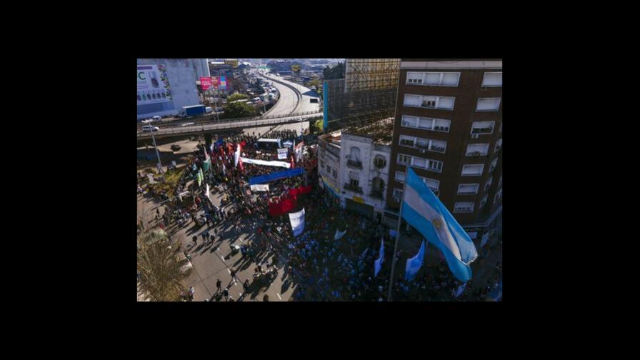 Argentinos reclaman salario universal por inflación Argentinos reclaman salario universal por inflación