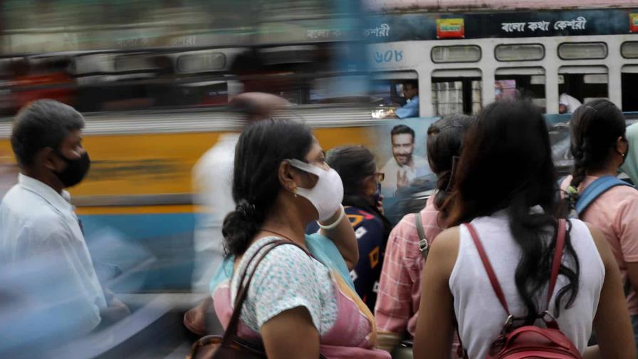 OMS advierte que los casos globales de COVID-19 se han duplicado en seis semanas