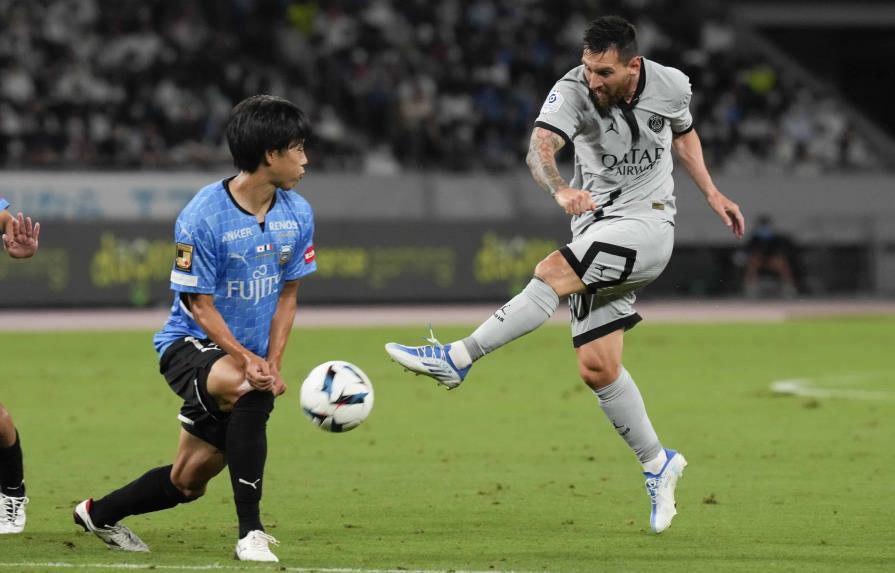 Gol de Messi encamina victoria de PSG en gira japonesa