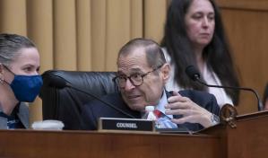 Demócratas impulsan ley que prohíbe armas semiautomáticas