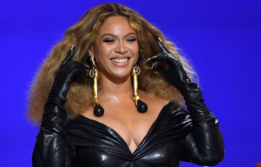 Beyoncé revela los títulos de las 16 canciones que compondrán su nuevo disco