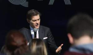 Un gigante tatuado y un cirujano millonario se disputan escaño clave en EEUU