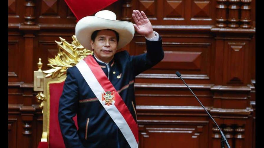 Ministro cesado pide al Congreso separar a presidente de Perú por encubrir corrupción