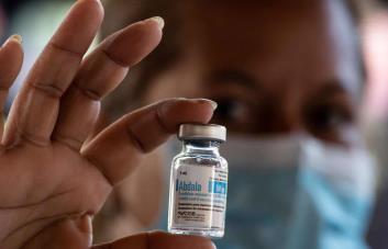 Cuba pedirá el uso de mascarilla en transporte público tras aumento de casos