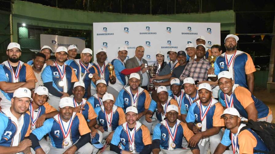 VÍDEO | Banreservas-A gana y completa doblete en softbol gubernamental VÍDEO | Banreservas-A gana y completa doblete en softbol gubernamental