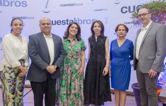 Cuesta Libros inaugura foro Aída Cartagena Portalatín en Santiago