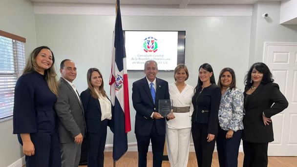 Consulado dominicano en Miami reconoce a la chef Dayanny de la Cruz