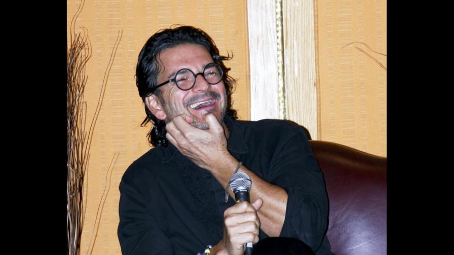 Ricardo Arjona sorprende con su nuevo look