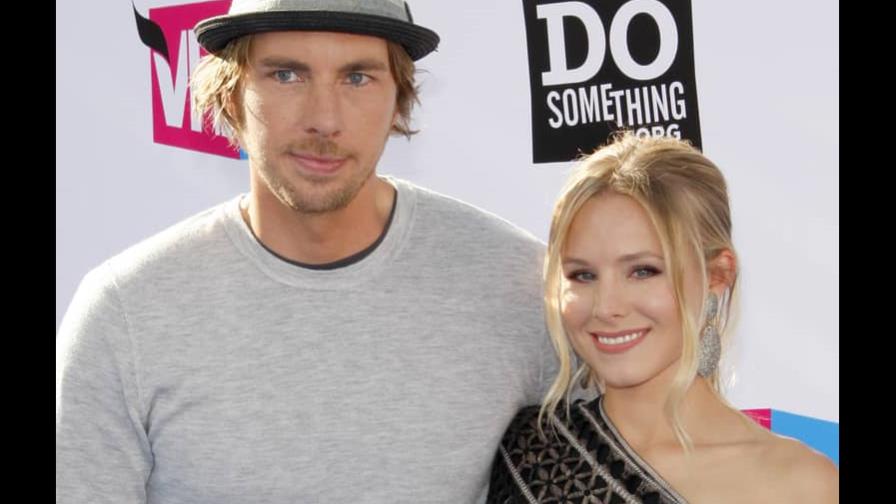 Kristen Bell y Dax Shepard se tiñen el cabello de púrpura Kristen Bell y Dax Shepard se tiñen el cabello de púrpura