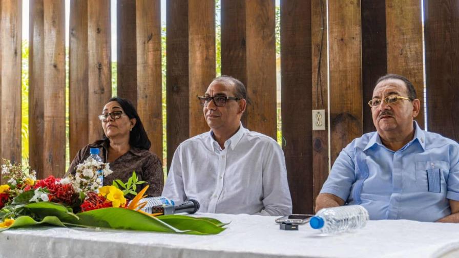 Ministro de Obras Públicas supervisa trabajos que ejecutan en Hato Mayor