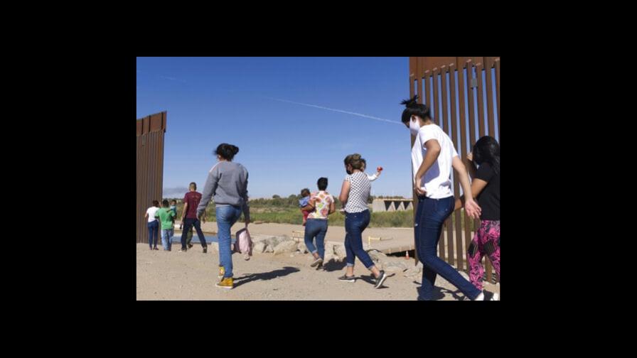 Alcaldes demócratas de EEUU piden apoyo para recibir migrantes