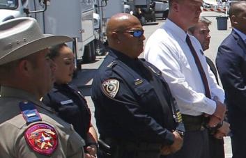 Cancelan junta sobre el futuro del jefe policial de Uvalde