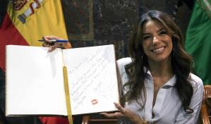 Eva Longoria apoya la fundación Global Gift en la ciudad española de Marbella