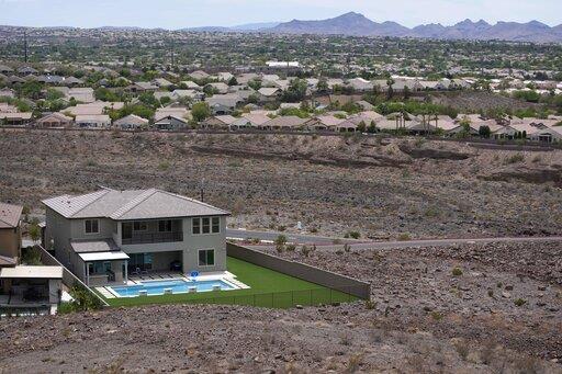 Sequía obliga a limitar tamaño de piscinas en Las Vegas