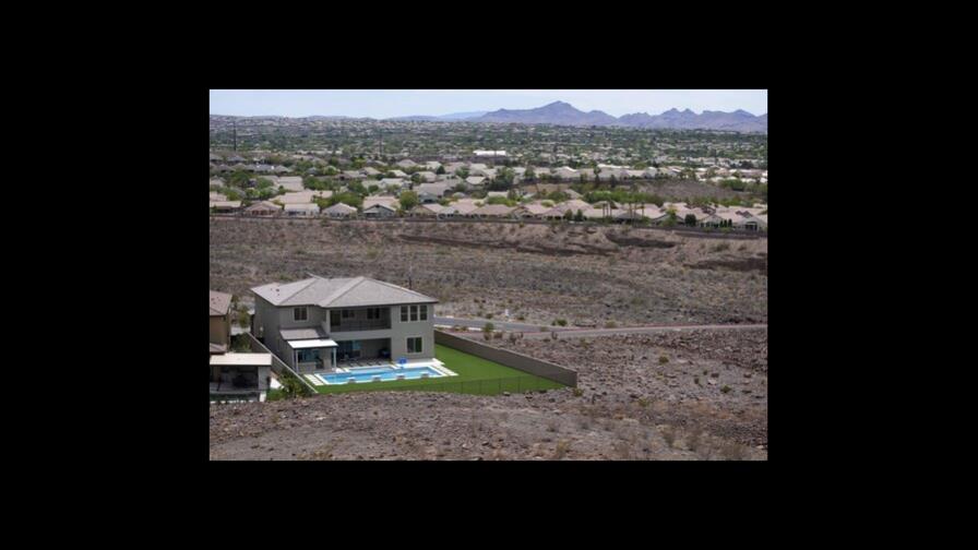 Sequía obliga a limitar tamaño de piscinas en Las Vegas