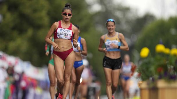 Perú celebra un histórico doblete de García en marcha; dominicana Marileidy Paulino va por oro