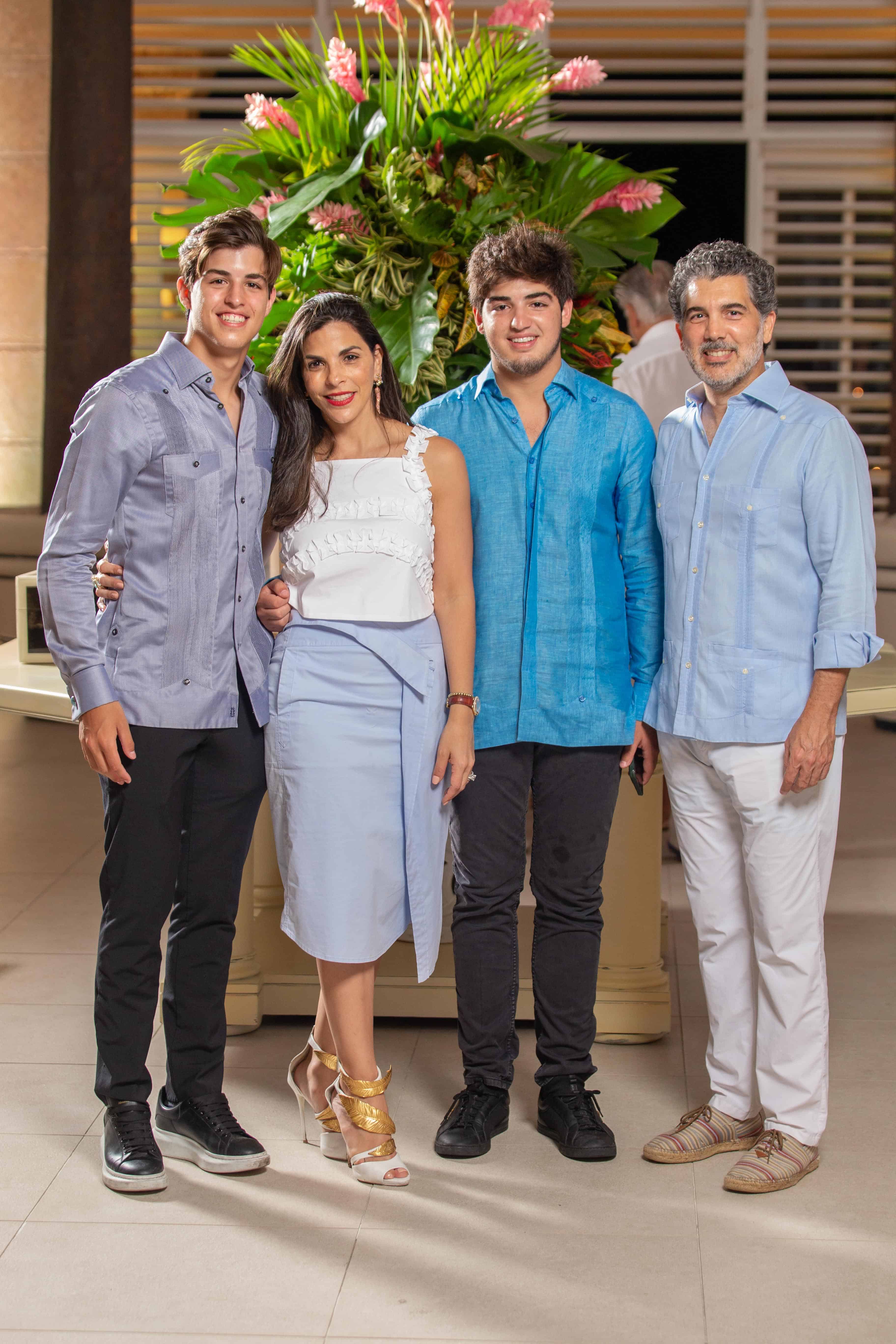 Javier de Parada, Francesca Rainieri, Marcos de Parada y Juan Caro.