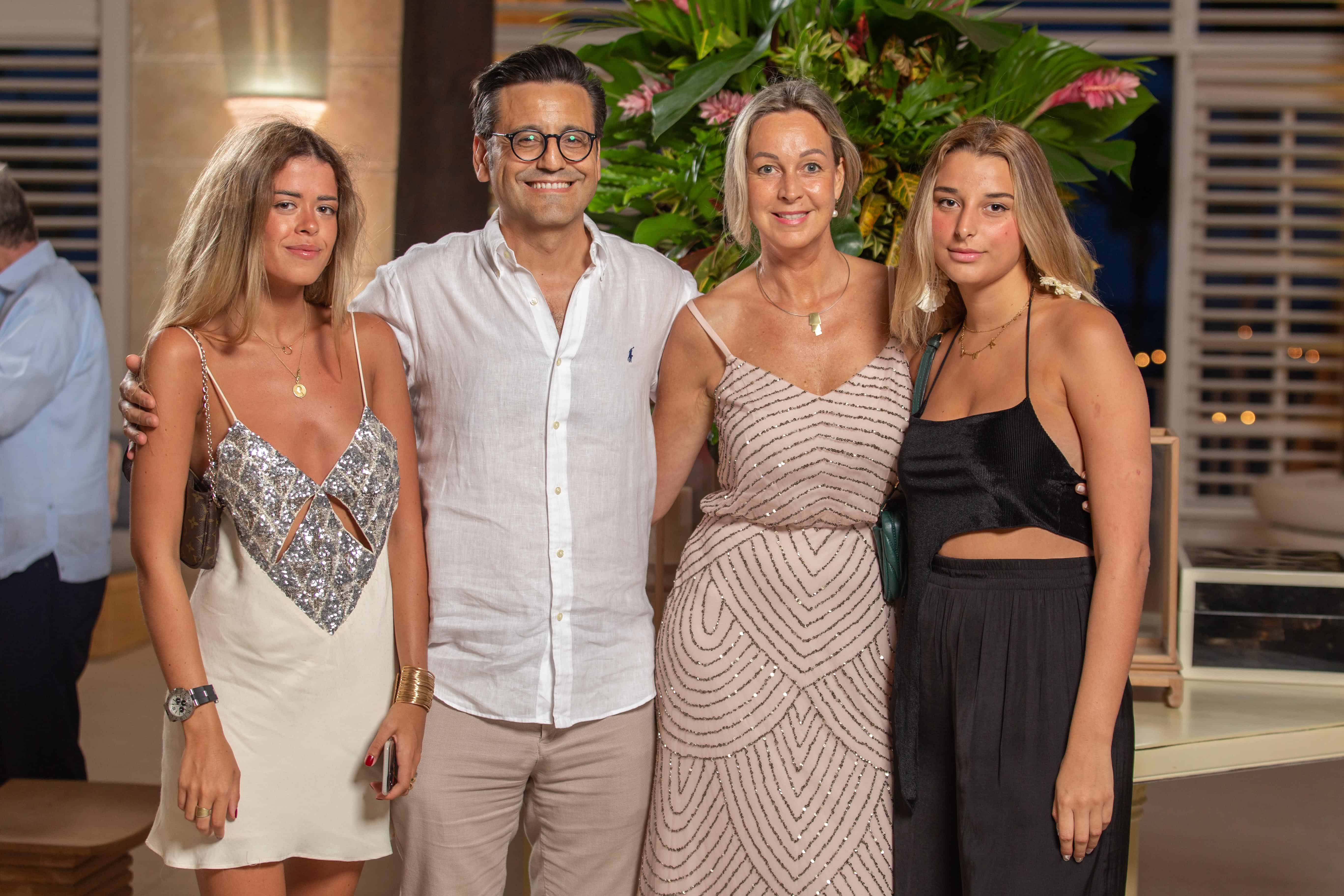 Maria Loste, Jaquelín Bel, Joaquín Pérez Vicente y Anna Pérez Bel.