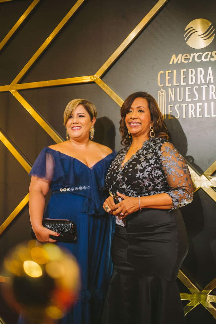 Dora Tezanos y Daysi Medina.