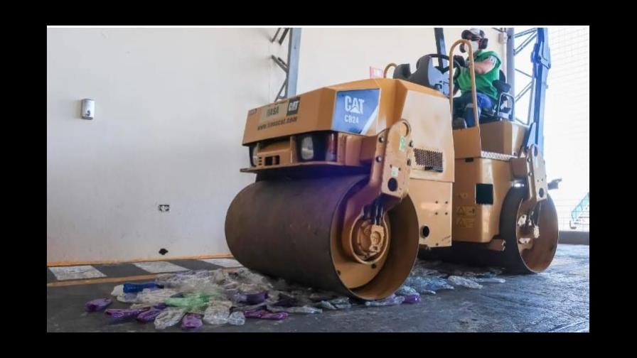 Miles de botellas de plástico salen de las Galápagos para convertirse en ropa