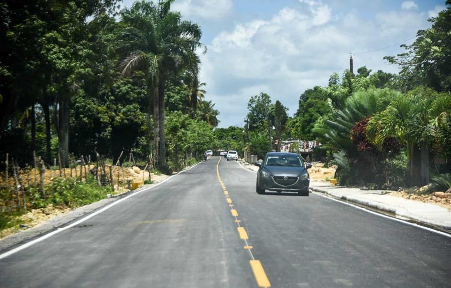 Abinader inaugura carretera Copeyito-San Rafael