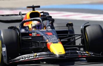 F1: Verstappen triunfa en Francia y Leclerc se estrella
