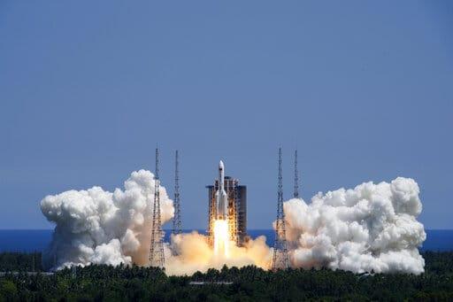 China lanza módulo científico hacia su estación espacial