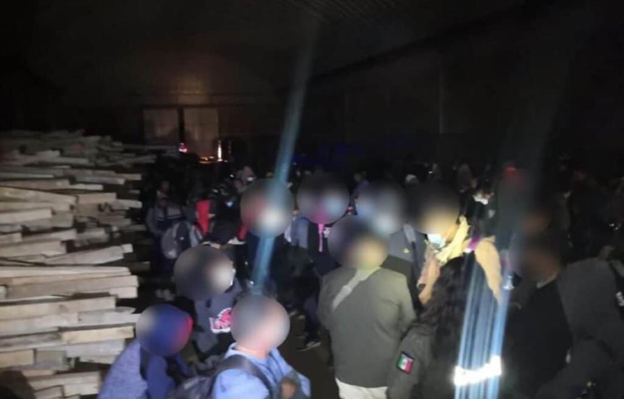 Localizan a 225 migrantes en una bodega en México