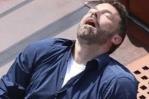 Ben Affleck se queda dormido en paseo de luna de miel con JLo y su foto es tendencia