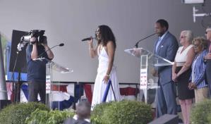 Hija del Big Papi canta el himno de los Estados Unidos en Cooperstown