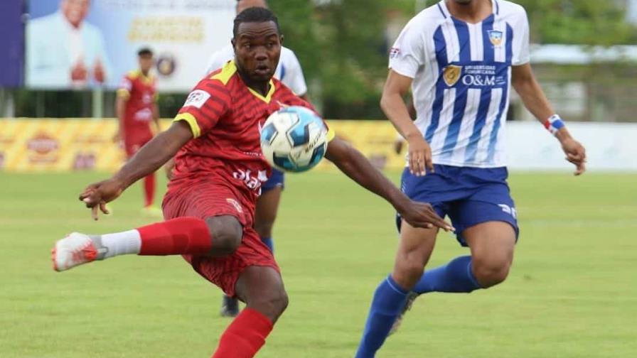 Un doblete de Bereguete define victoria del Atlético Vega Real, que asciende en la LDF