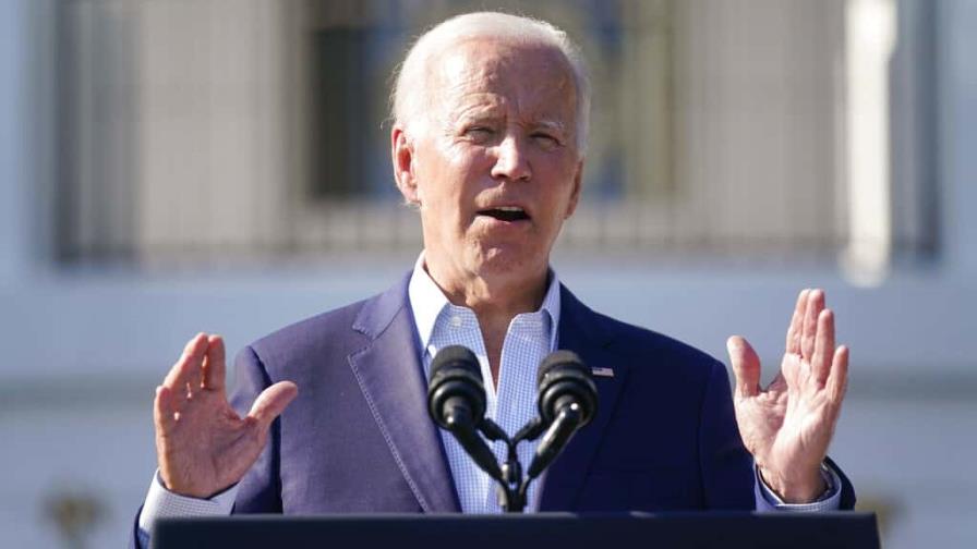 Biden critica la actitud de Trump en asalto al Capitolio: Le faltó coraje