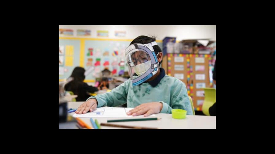 Nerviosismo en EEUU por COVID-19 al inicio del año escolar