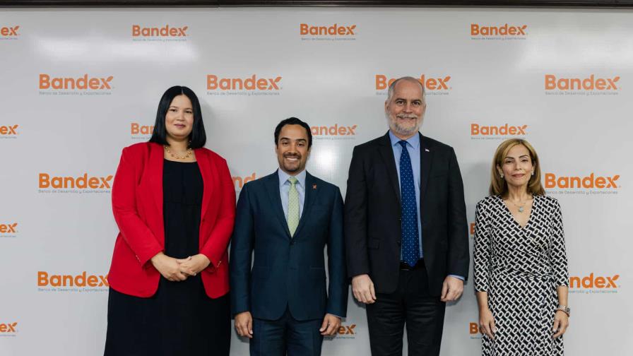 Superintendente de Bancos visita al Bandex