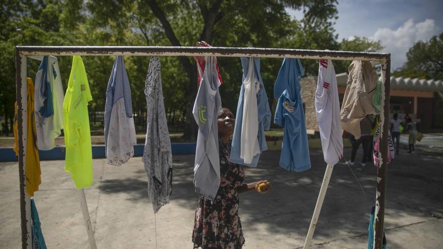 Ayuda llega a comuna haitiana atrapada en guerra entre bandas Ayuda llega a comuna haitiana atrapada en guerra entre bandas